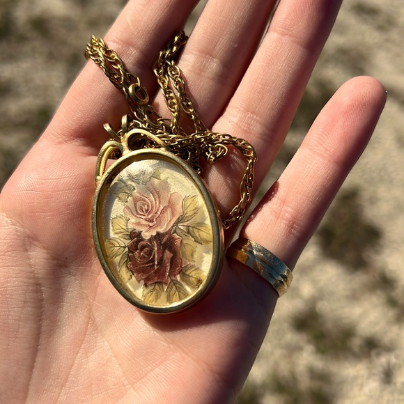 ✅ (Sold) Vintage Rose Necklace - Picture 1 of 1